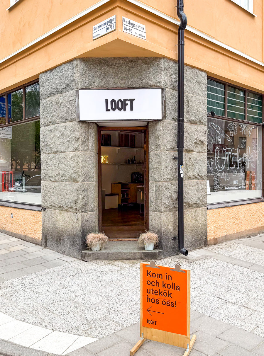 Se och känn på uteköket <em>på plats.</em>